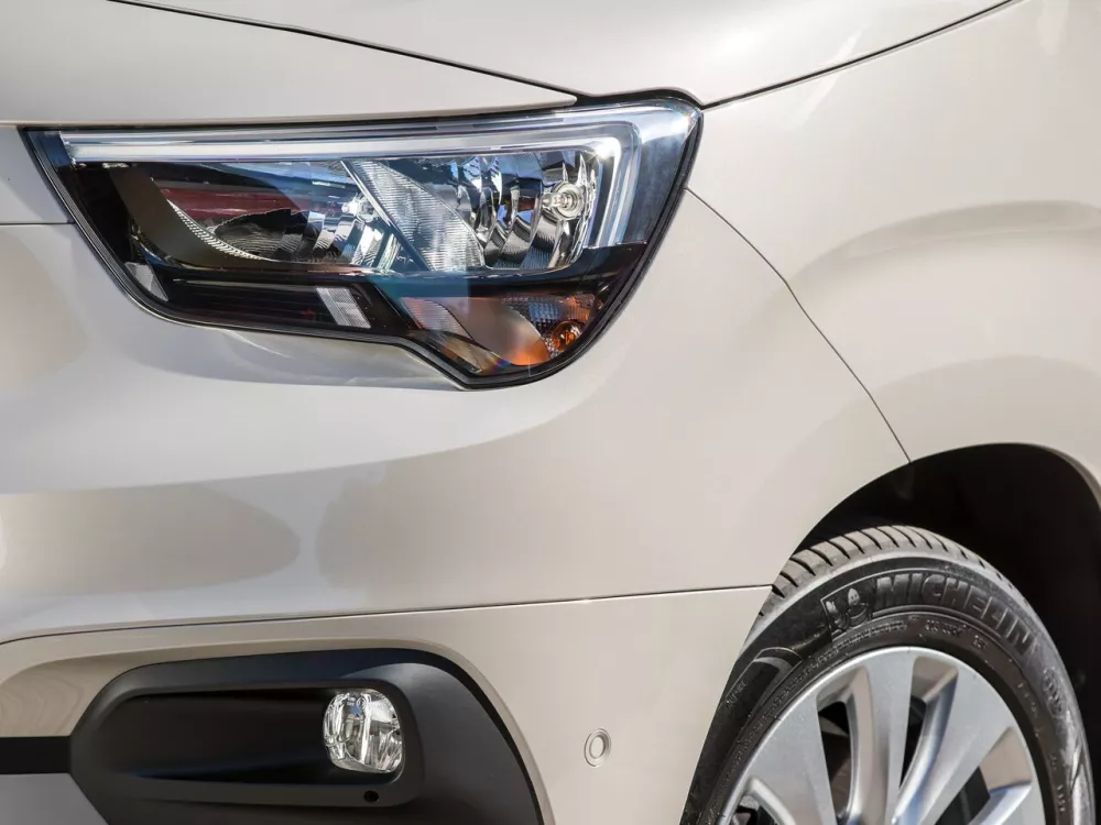 Автомобиль Opel Combo E Компактвэн XL