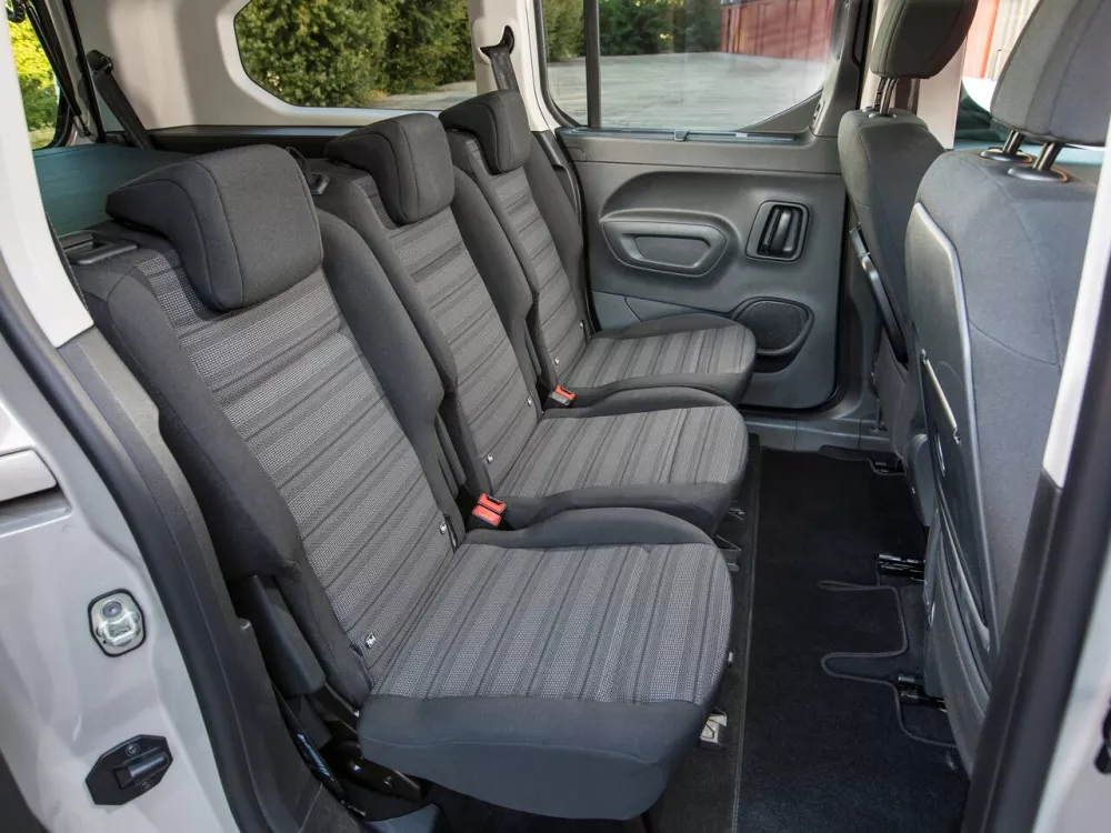 Автомобиль Opel Combo E Компактвэн XL