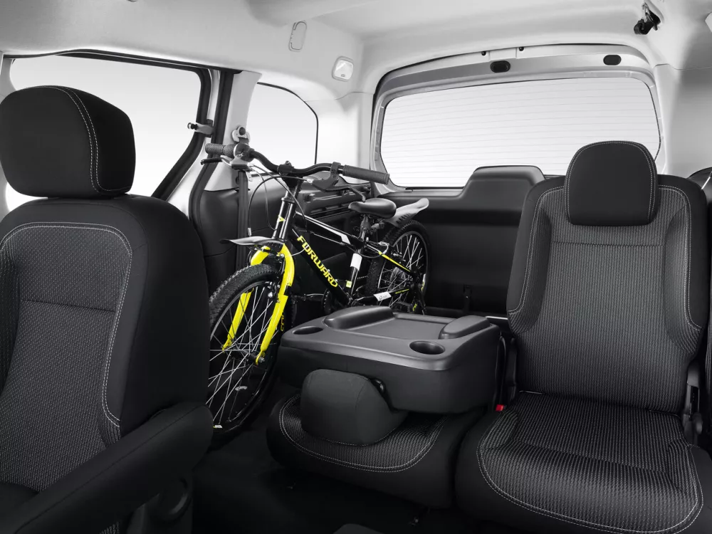 Автомобиль Opel Combo PCMA Компактвэн Life