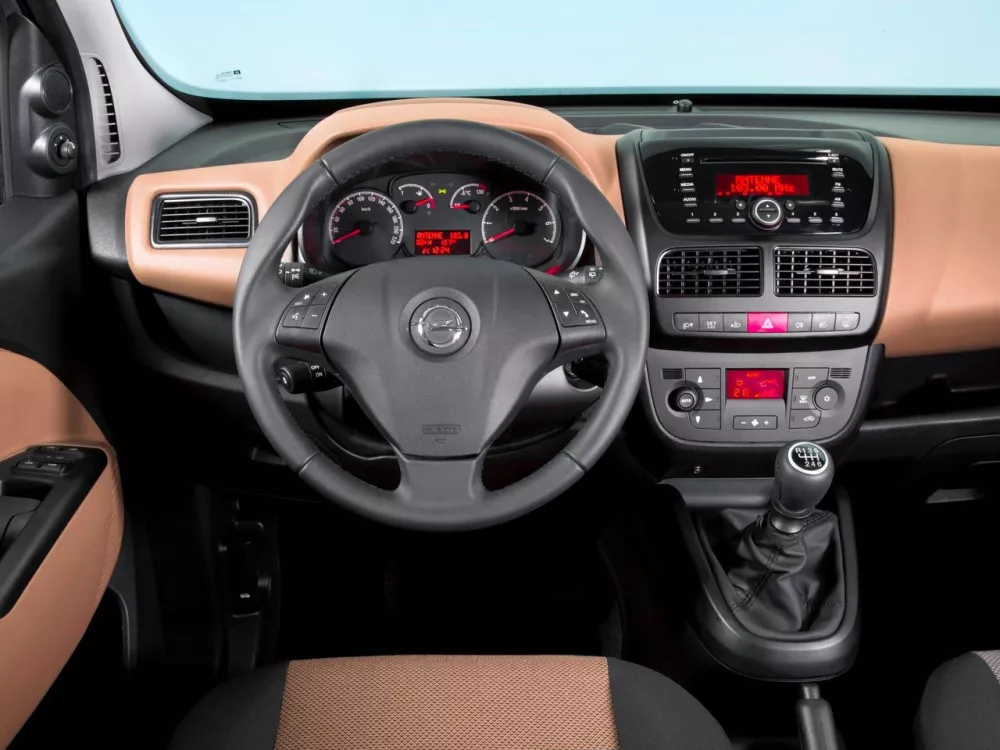 Автомобиль Opel Combo D Компактвэн SWB