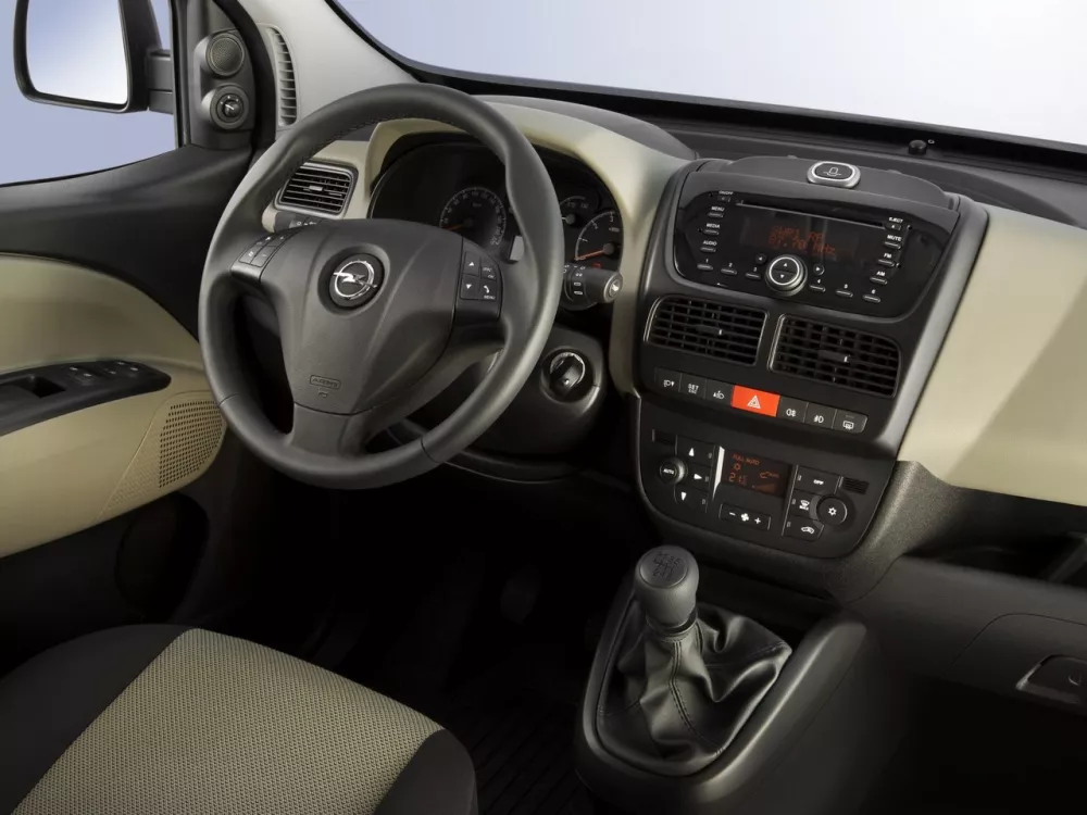 Автомобиль Opel Combo D Компактвэн SWB