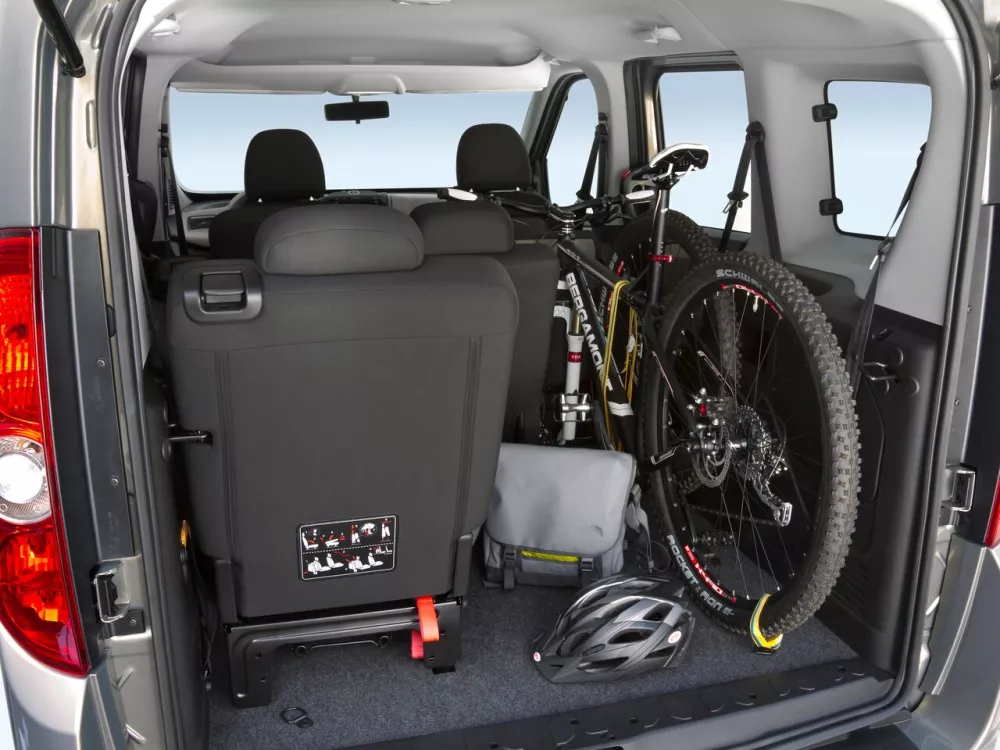 Автомобиль Opel Combo D Компактвэн SWB