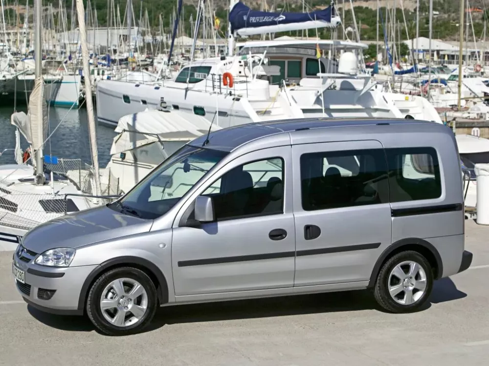 Автомобиль Opel Combo C Рестайлинг Компактвэн