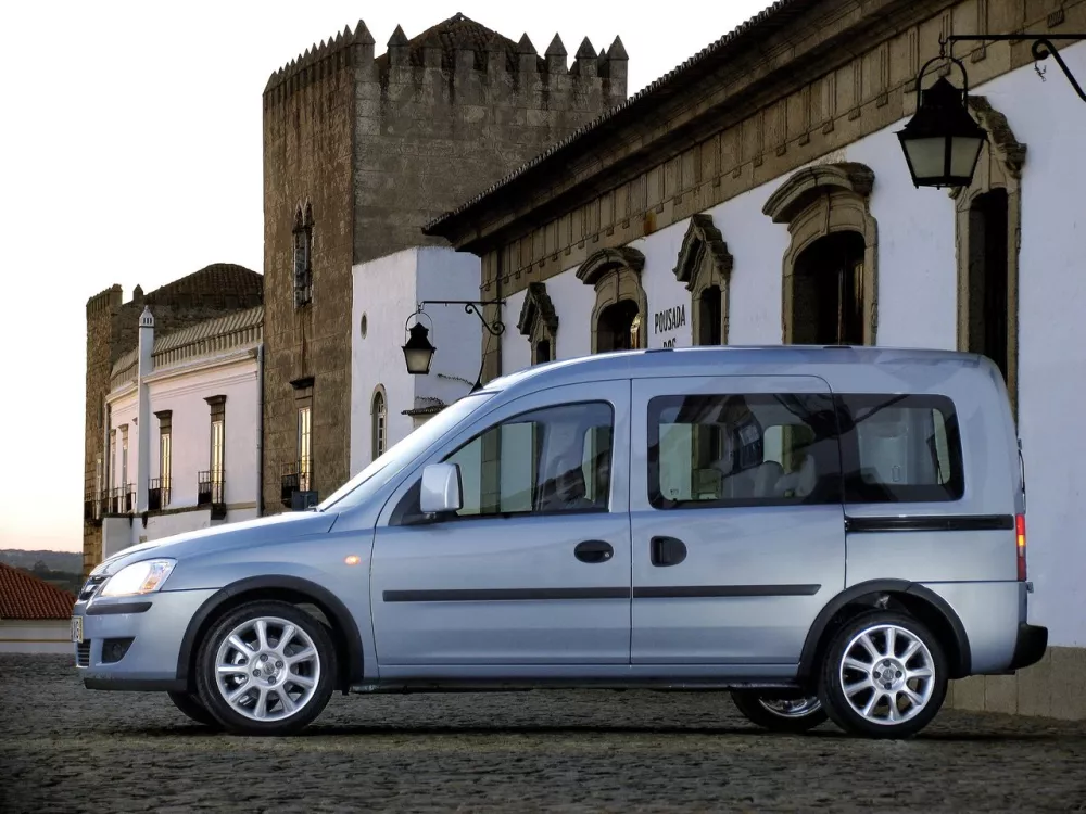 Автомобиль Opel Combo C Рестайлинг Компактвэн