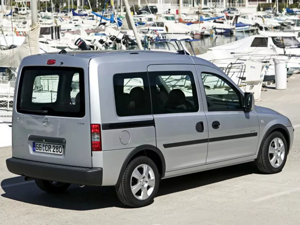 Автомобиль Opel Combo C Рестайлинг Компактвэн
