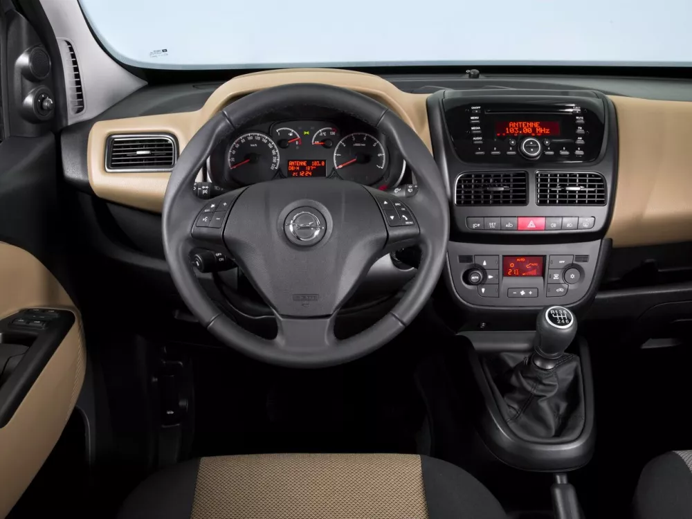 Автомобиль Opel Combo D Компактвэн LWB