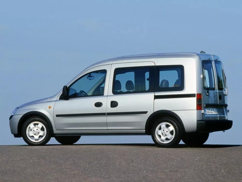 Автомобиль Opel Combo C Компактвэн
