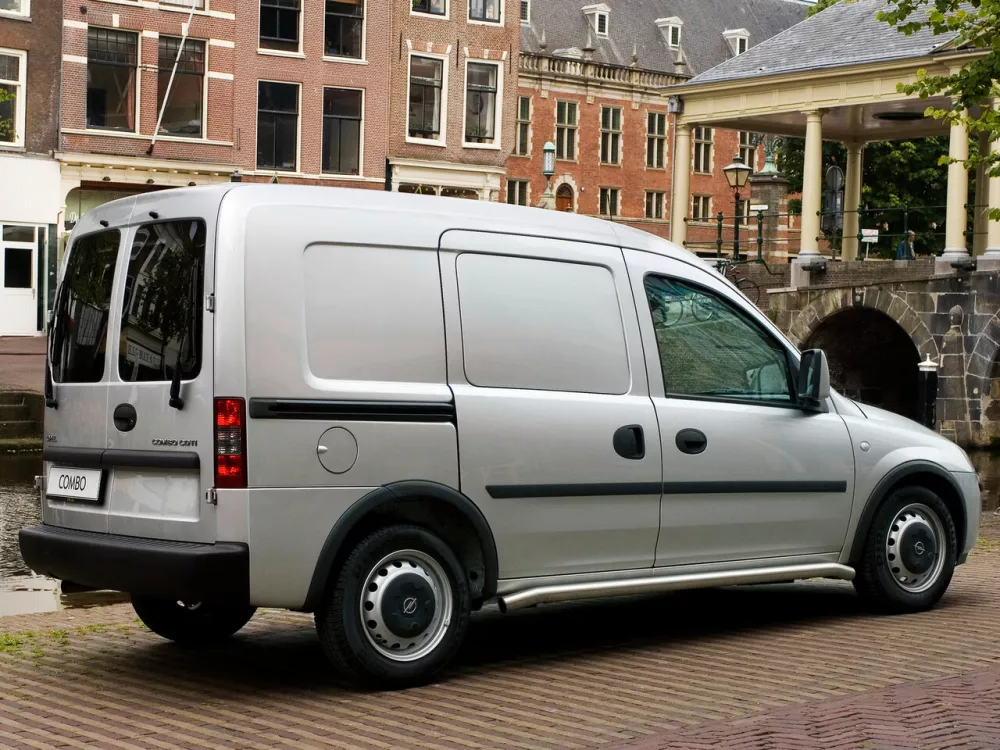 Автомобиль Opel Combo C Рестайлинг Фургон