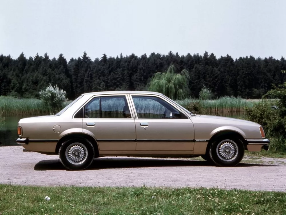 Автомобиль Opel Commodore C Седан