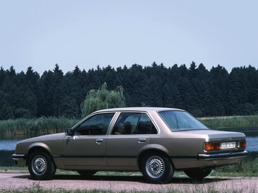 Автомобиль Opel Commodore C Седан