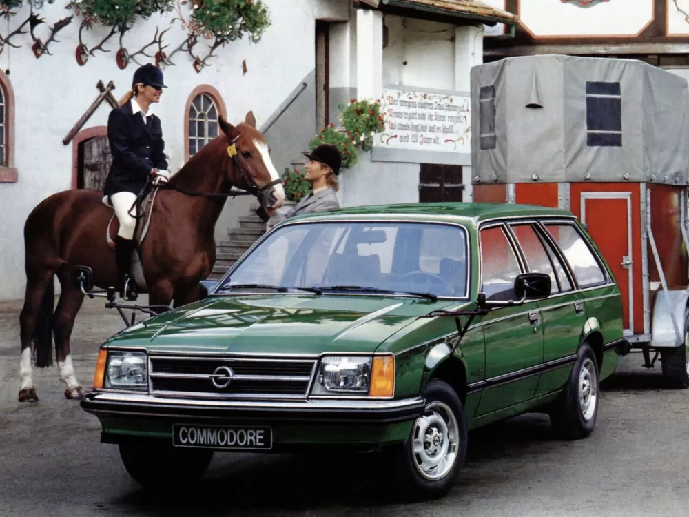 Автомобиль Opel Commodore C Универсал (5 дверей)
