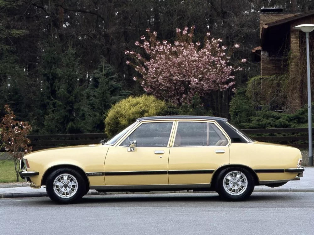 Автомобиль Opel Commodore B Седан