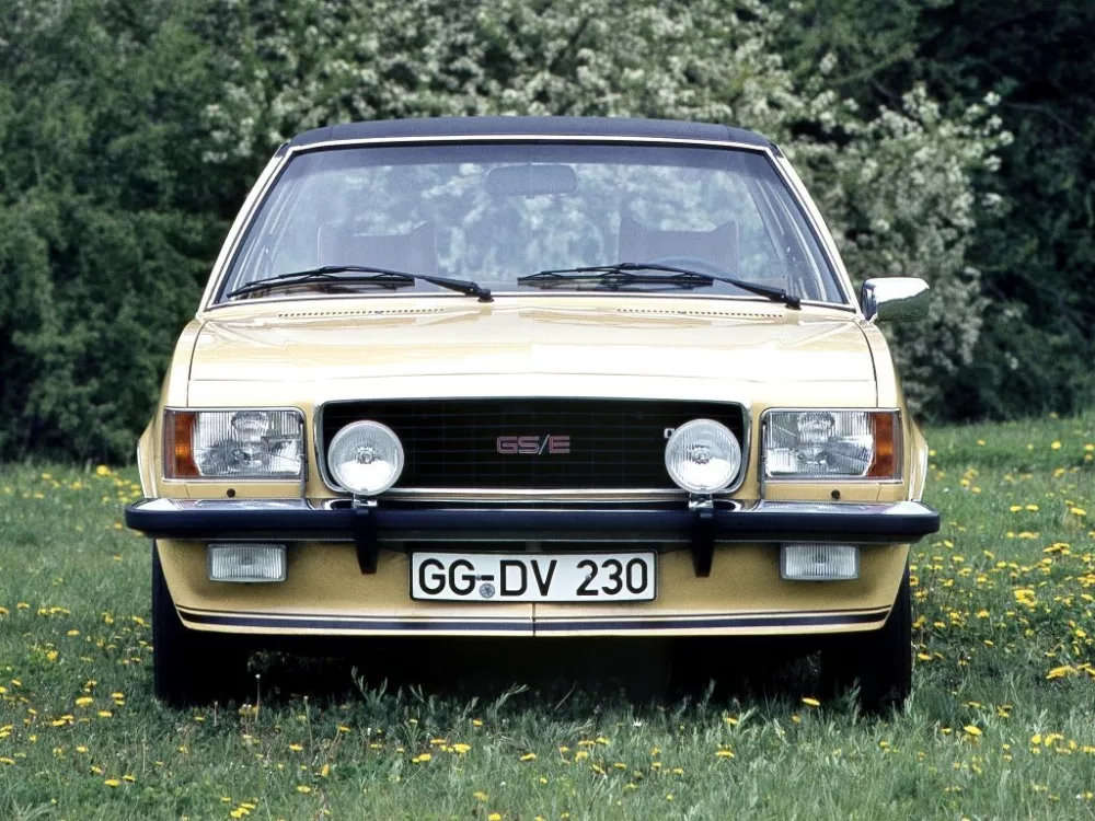 Автомобиль Opel Commodore B Седан