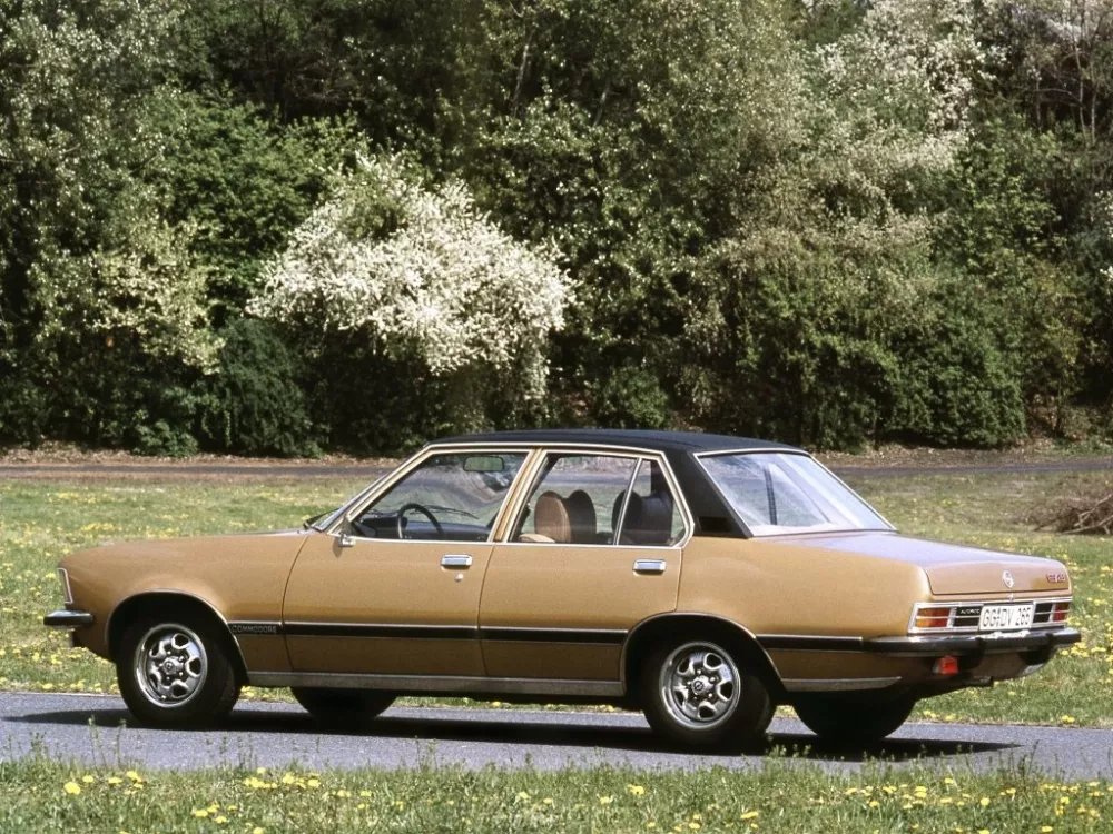 Автомобиль Opel Commodore B Седан