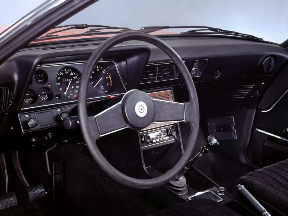Автомобиль Opel Commodore B Купе