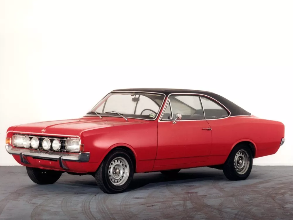 Автомобиль Opel Commodore A Купе