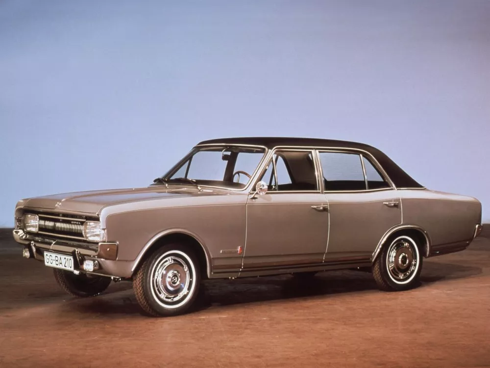 Автомобиль Opel Commodore A Седан