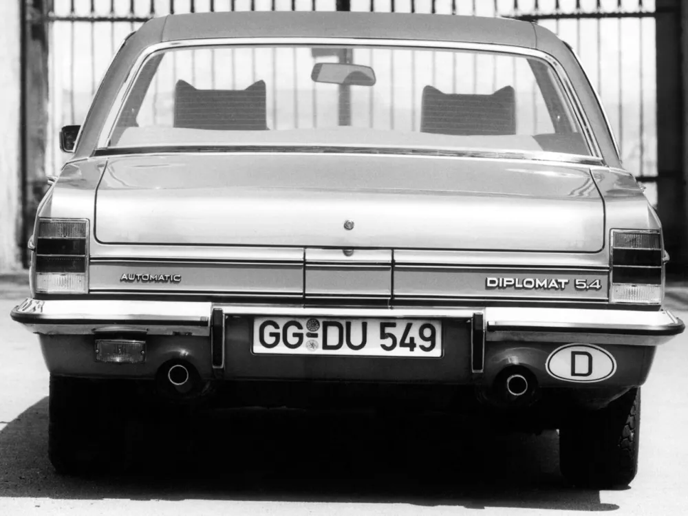 Автомобиль Opel Diplomat B Седан