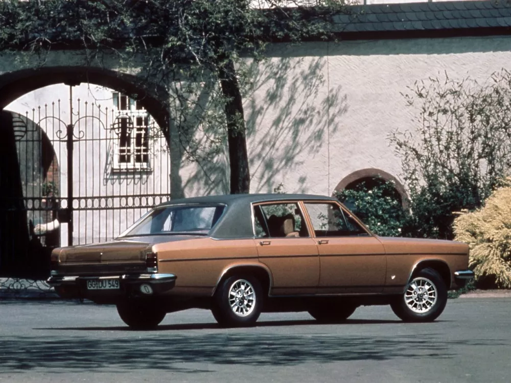 Автомобиль Opel Diplomat B Седан