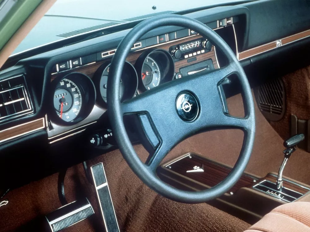 Автомобиль Opel Diplomat B Седан