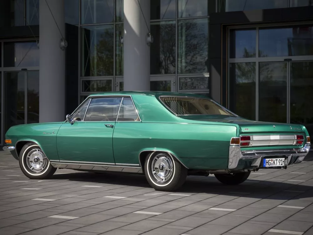 Автомобиль Opel Diplomat A Купе