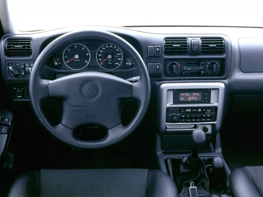 Автомобиль Opel Frontera B Рестайлинг Внедорожник (5 дверей)