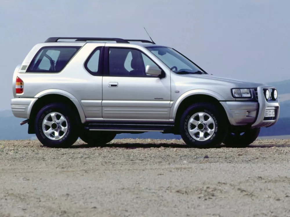 Автомобиль Opel Frontera B Рестайлинг Внедорожник (3 двери)