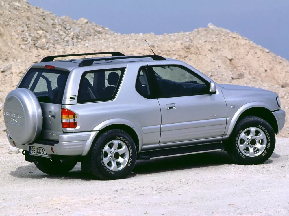 Автомобиль Opel Frontera B Рестайлинг Внедорожник (3 двери)