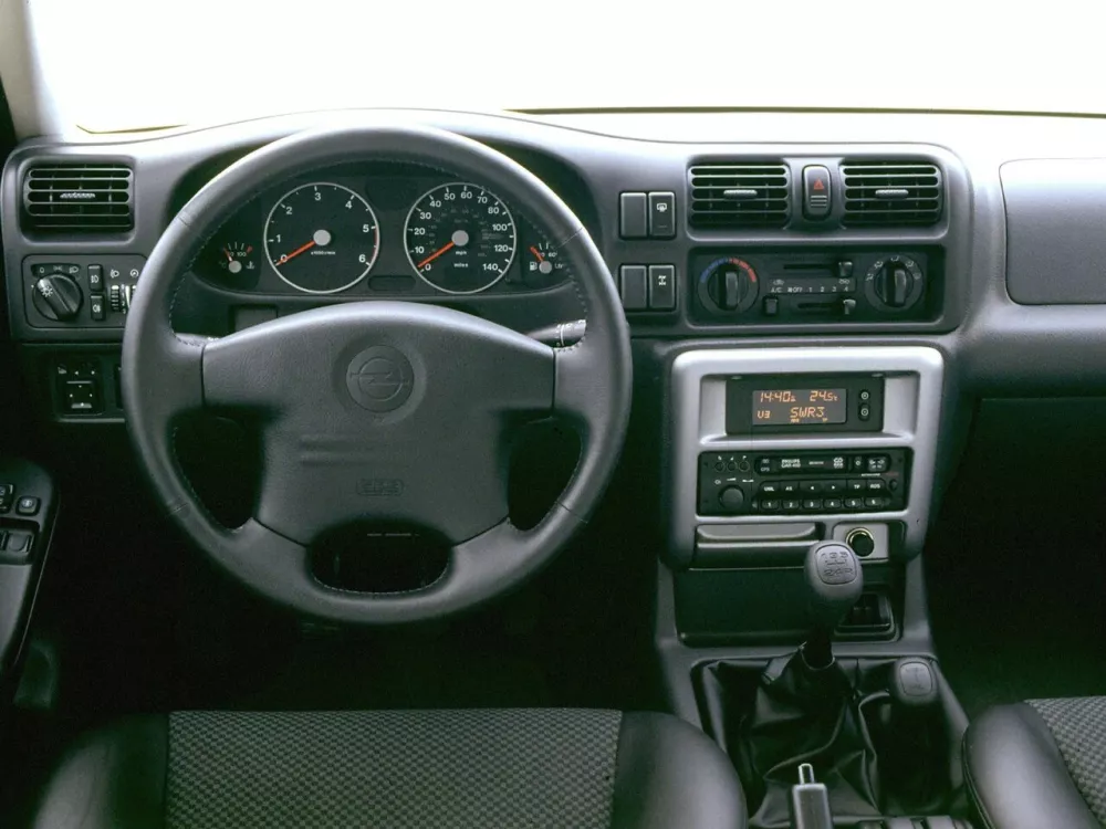 Автомобиль Opel Frontera B Рестайлинг Внедорожник (3 двери)