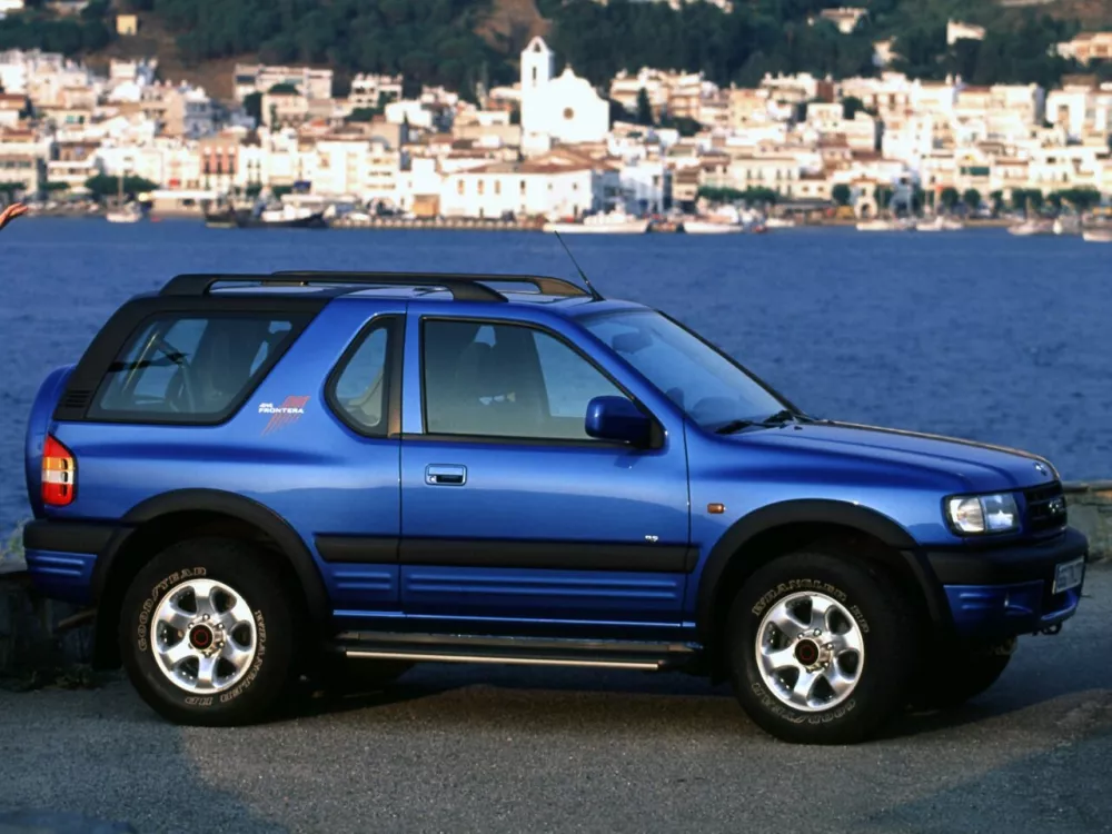 Автомобиль Opel Frontera B Внедорожник (3 двери)