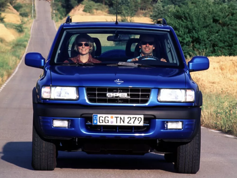Автомобиль Opel Frontera B Внедорожник (3 двери)