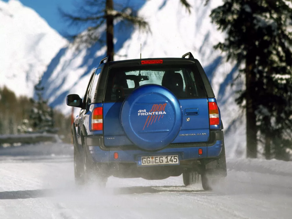 Автомобиль Opel Frontera B Внедорожник (3 двери)