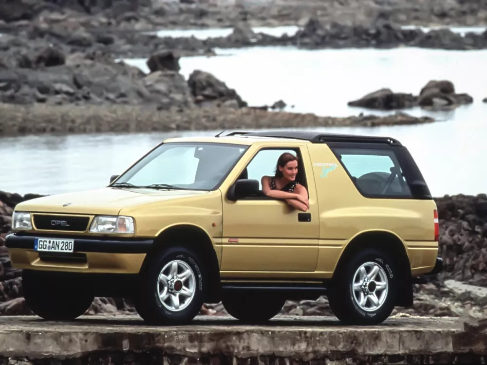 Автомобиль Opel Frontera A Внедорожник (3 двери)