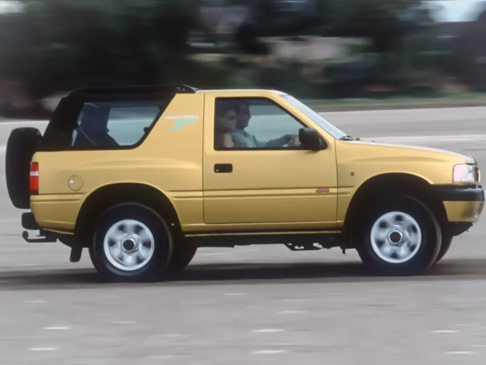 Автомобиль Opel Frontera A Внедорожник (3 двери)