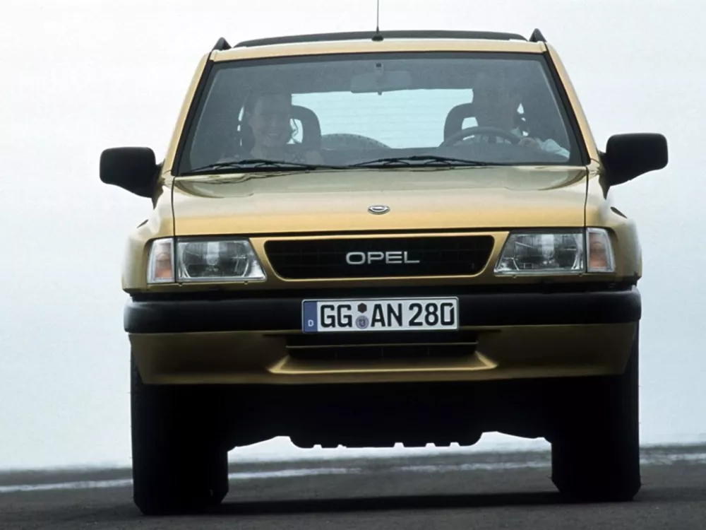 Автомобиль Opel Frontera A Внедорожник (3 двери)