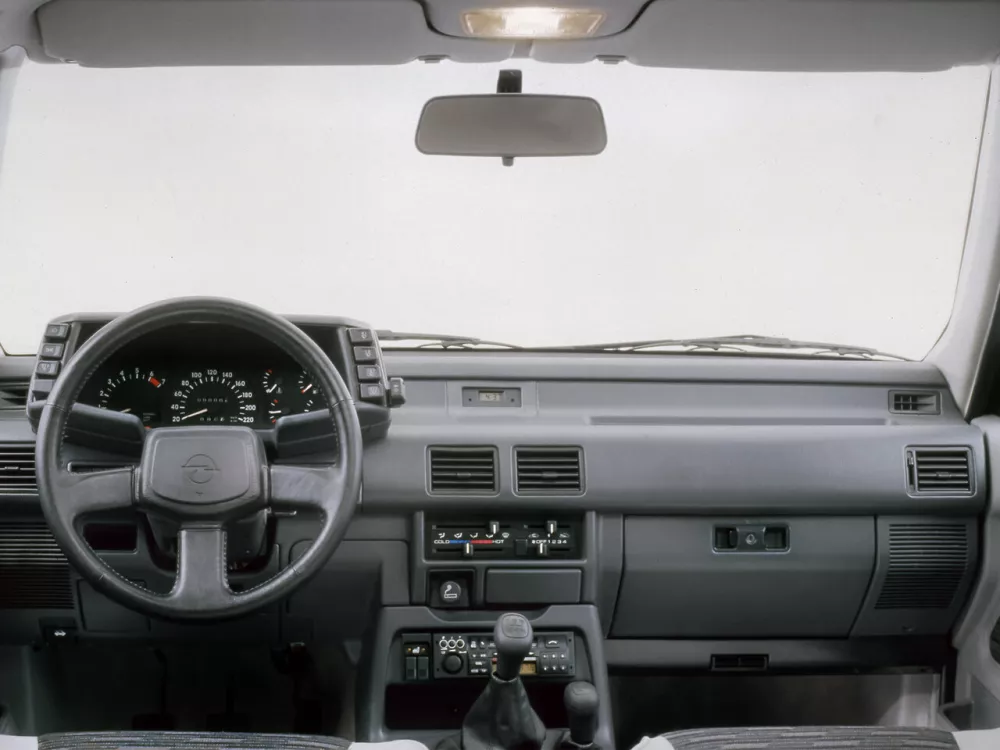 Автомобиль Opel Frontera A Внедорожник (5 дверей)