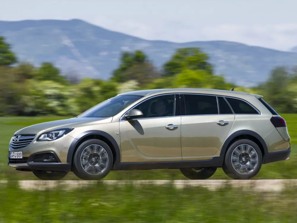 Автомобиль Opel Insignia I Рестайлинг Универсал (5 дверей) Country Tourer