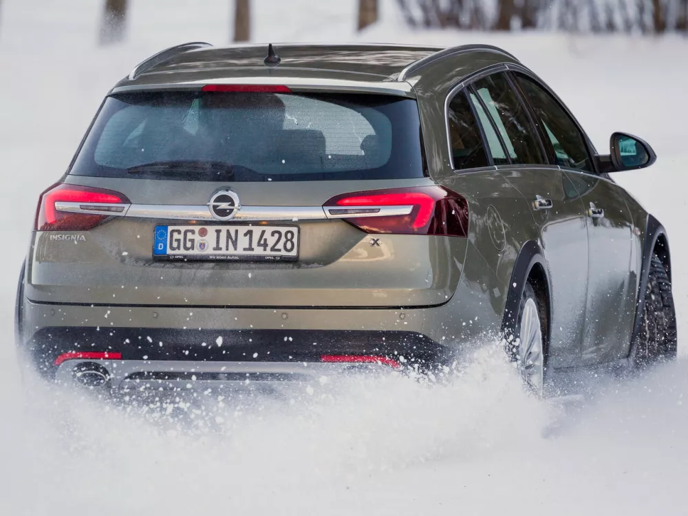 Автомобиль Opel Insignia I Рестайлинг Универсал (5 дверей) Country Tourer