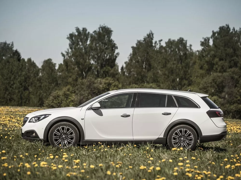 Автомобиль Opel Insignia I Рестайлинг Универсал (5 дверей) Country Tourer
