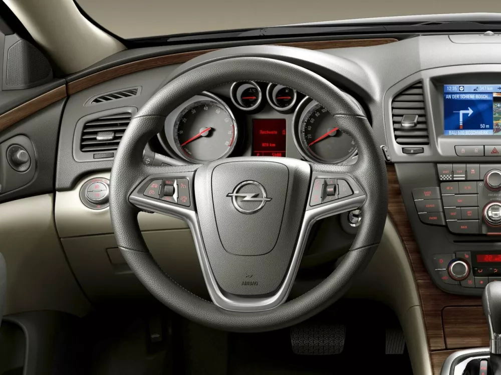 Автомобиль Opel Insignia I Седан