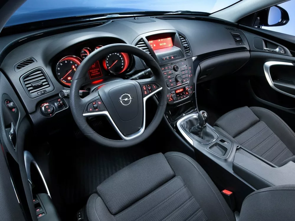Автомобиль Opel Insignia I Универсал (5 дверей)