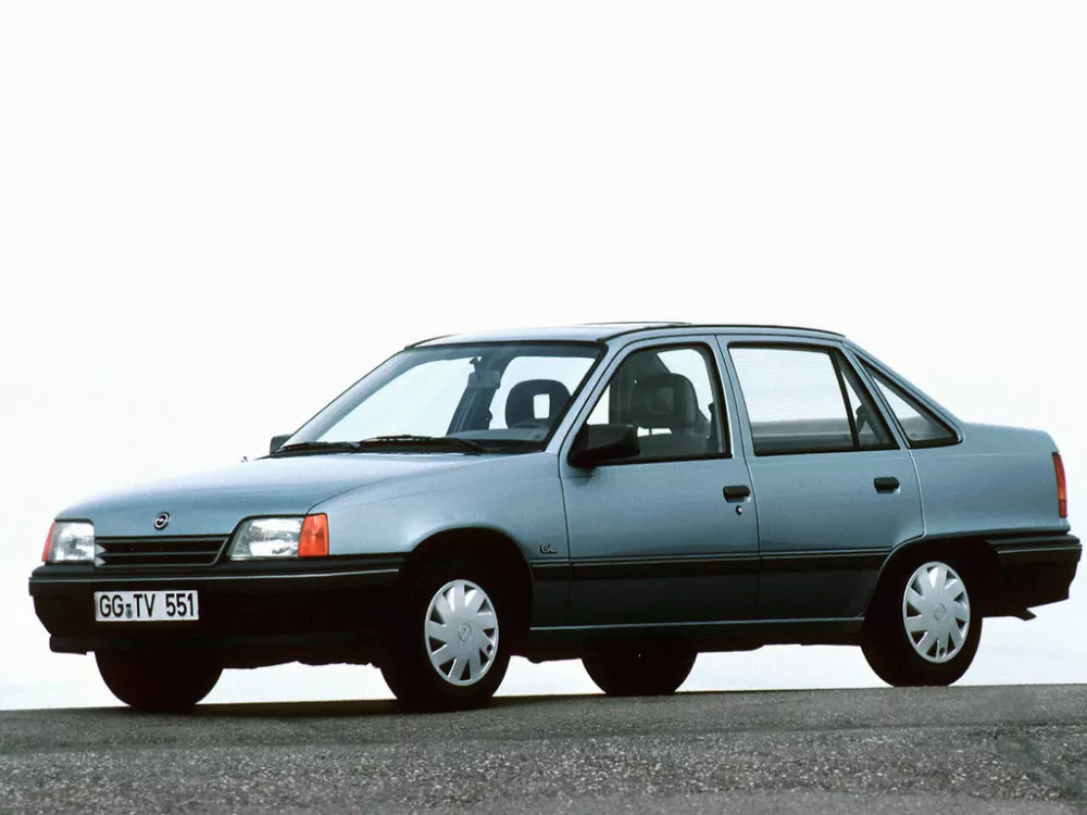 Автомобиль Opel Kadett E Рестайлинг Седан