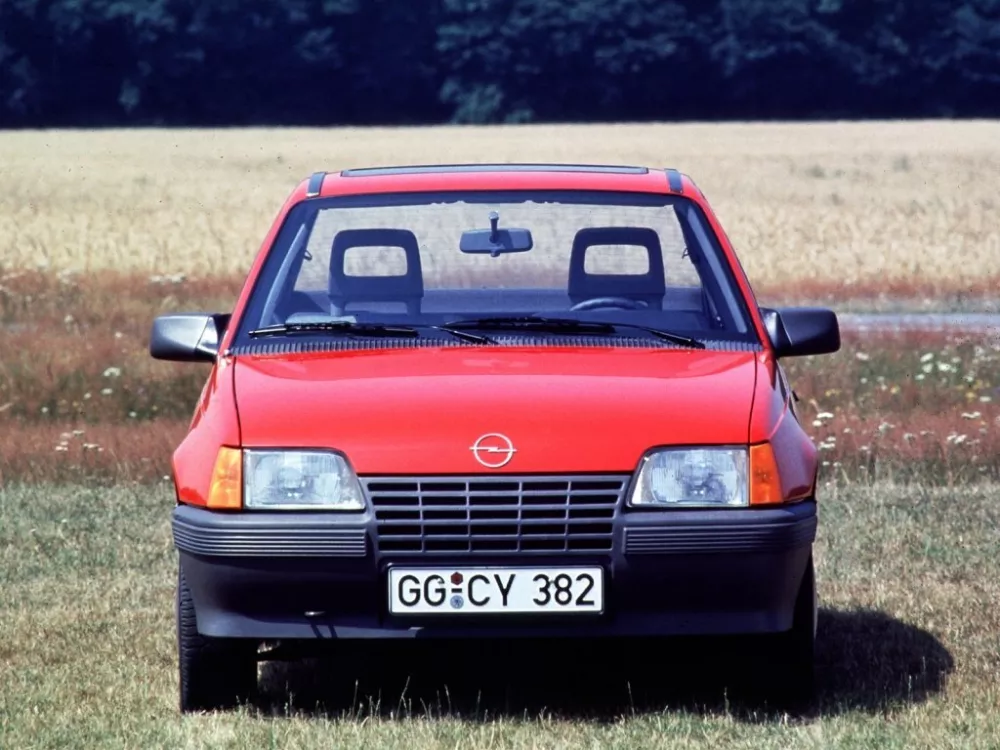 Автомобиль Opel Kadett E Рестайлинг Седан