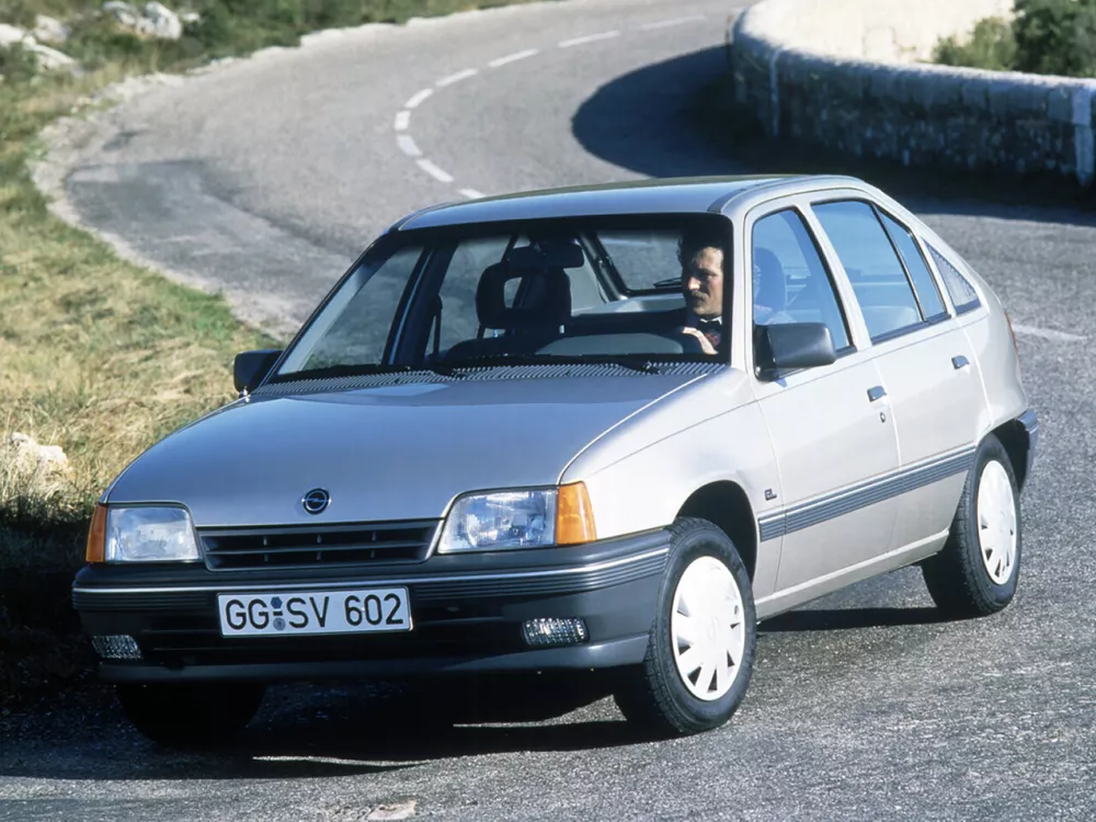 Автомобиль Opel Kadett E Рестайлинг Хэтчбек (5 дверей)