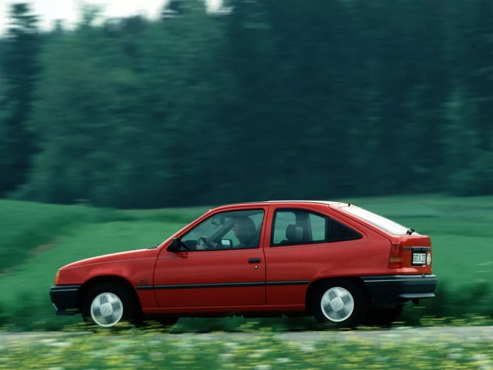 Автомобиль Opel Kadett E Рестайлинг Хэтчбек (3 двери)