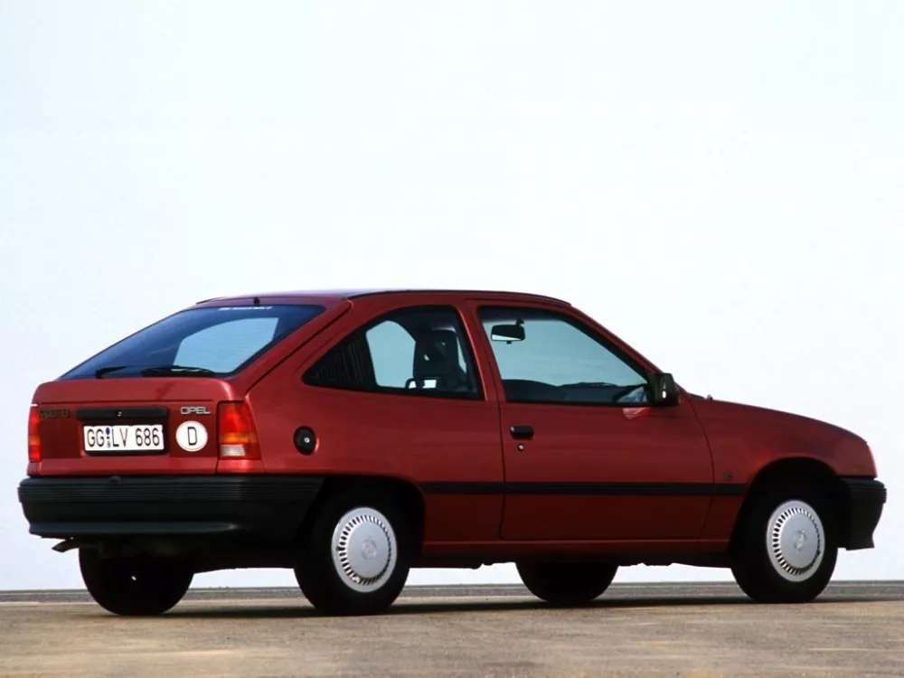 Автомобиль Opel Kadett E Рестайлинг Хэтчбек (3 двери)