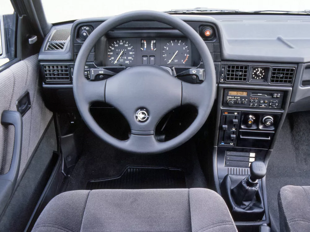 Автомобиль Opel Kadett E Рестайлинг Хэтчбек (5 дверей)