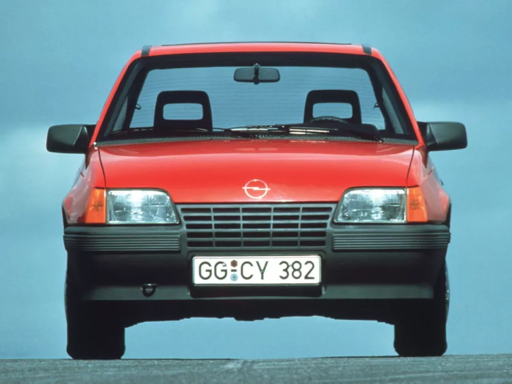 Автомобиль Opel Kadett E Седан
