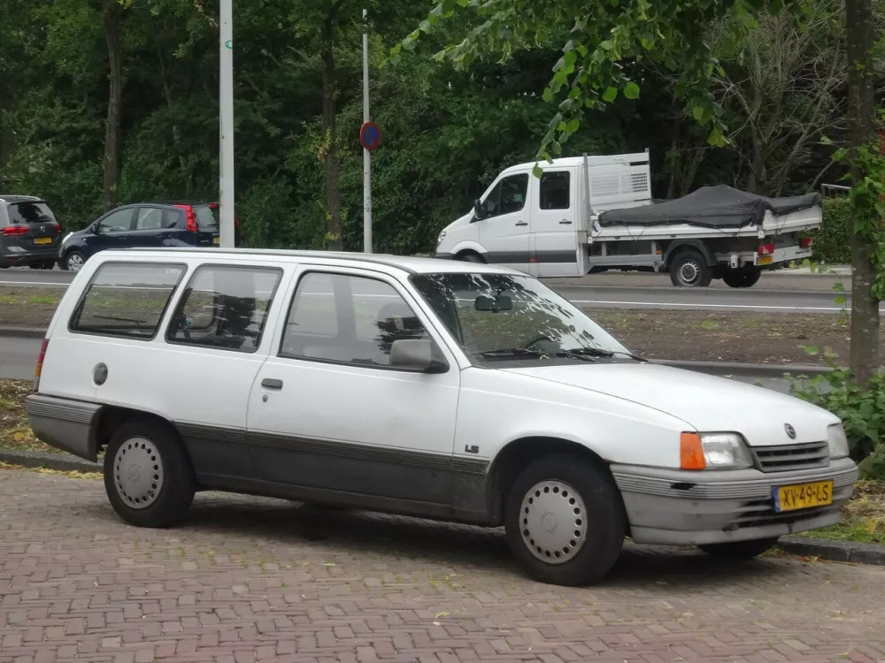 Автомобиль Opel Kadett E Рестайлинг Универсал (3 двери)