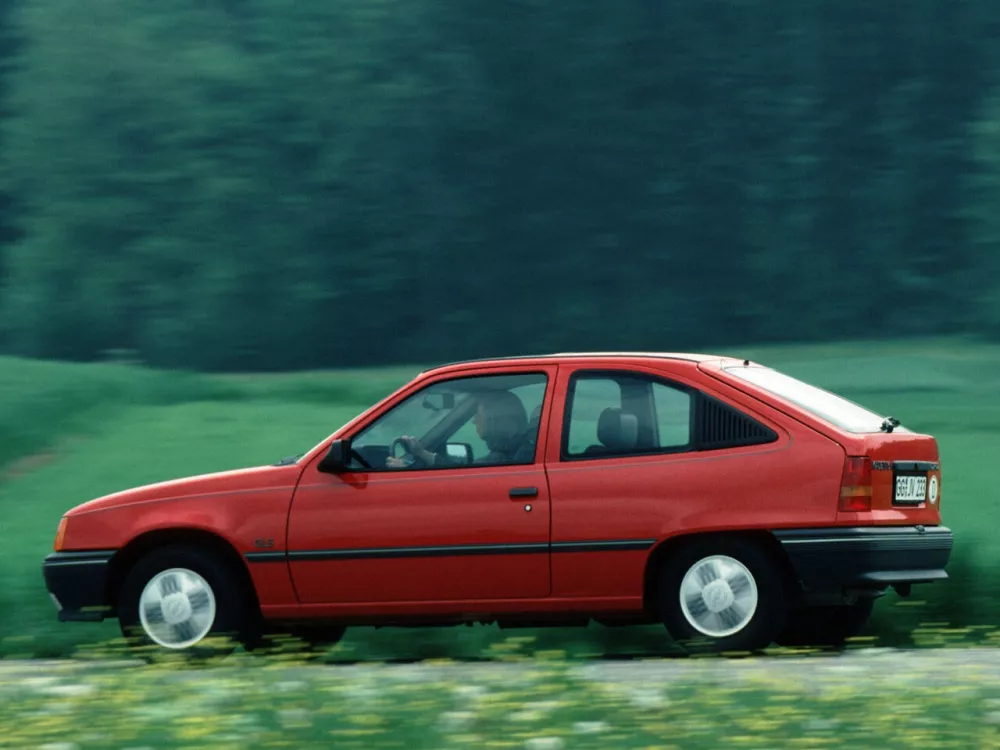 Автомобиль Opel Kadett E Хэтчбек (3 двери)